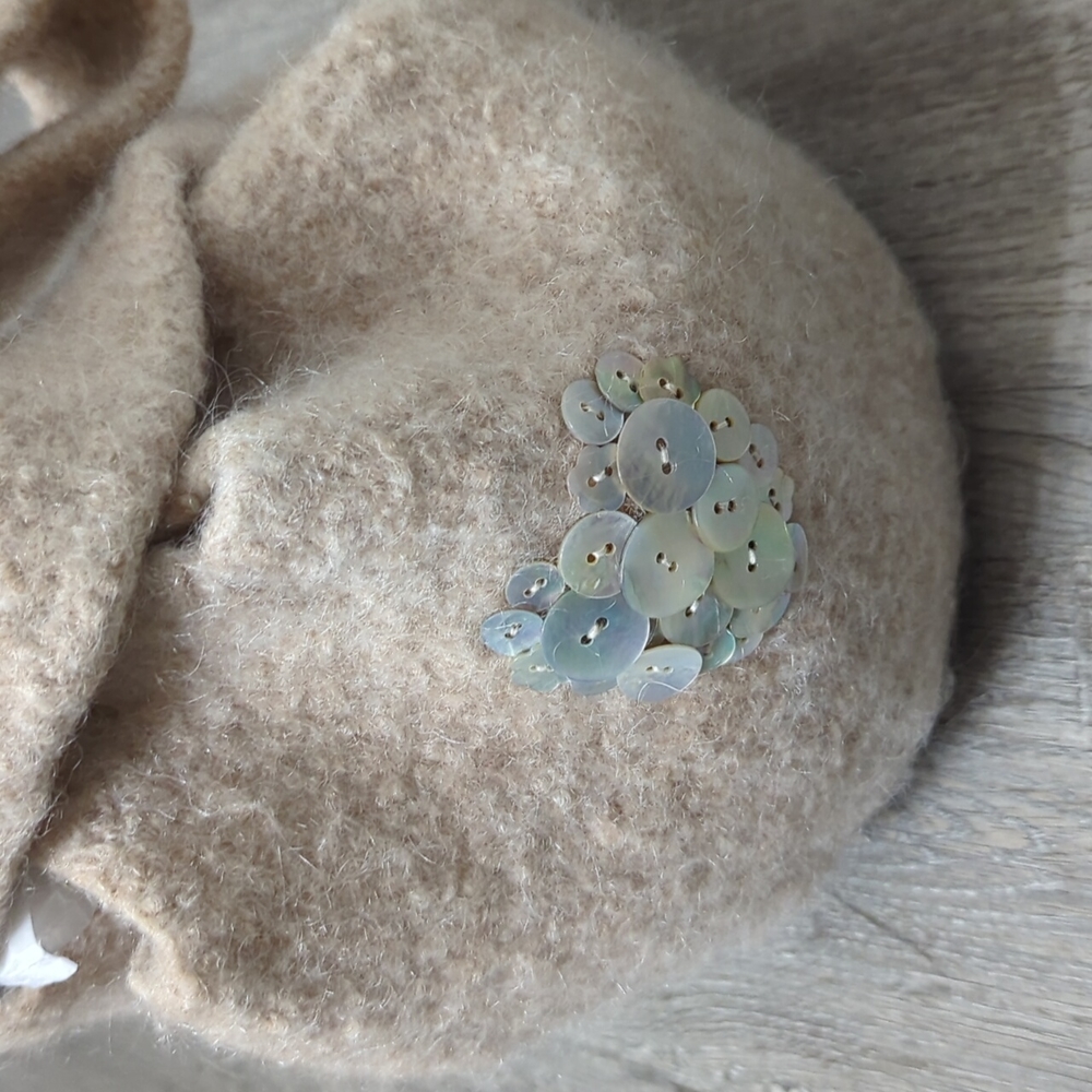 Beautiful Wool Knot Handbag - Picture 3 of 3